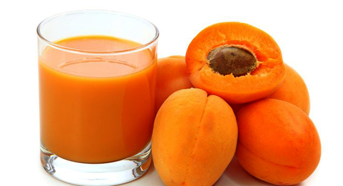 Свежий абрикосовый сок
