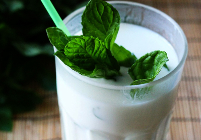 Стакан с айраном