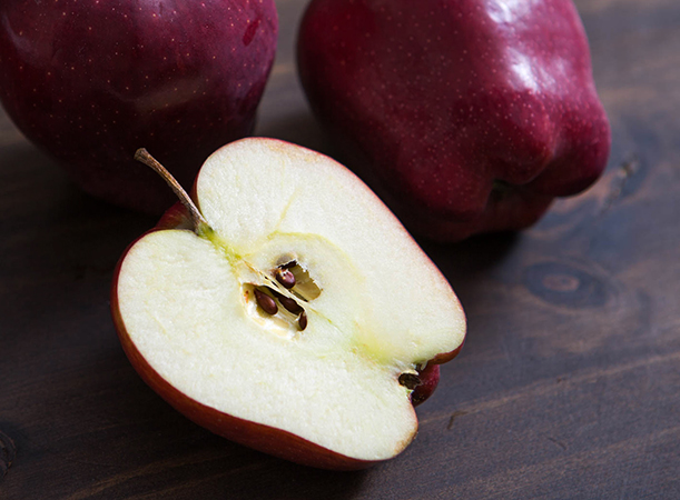 Свежие яблоки