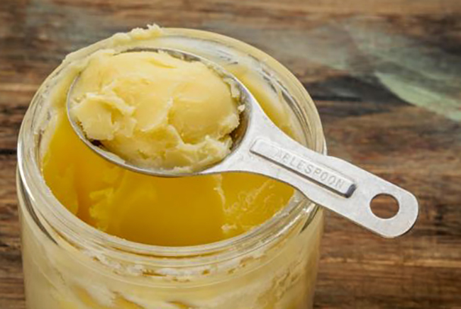 Банка с маслом гхи