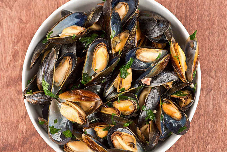 Тарелка с мидиями