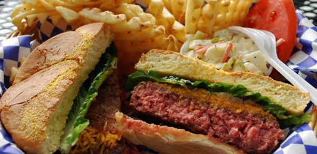 Блюдо с рыбой марлин