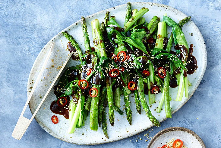 Блюдо со спаржей