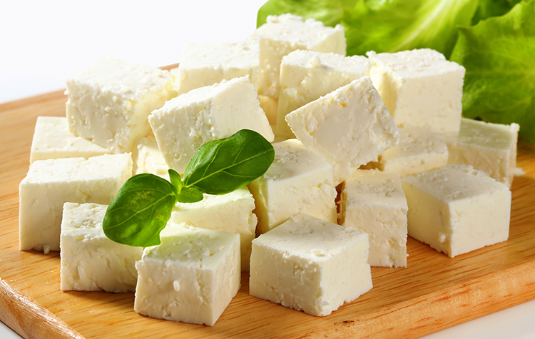 Кусочки брынзы