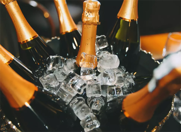 Бутылки с шампанским