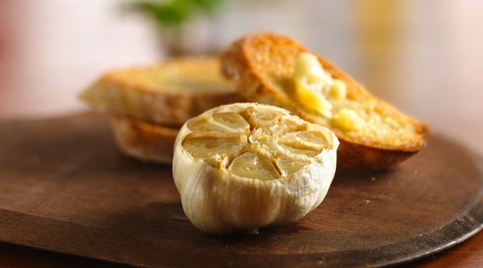 Чеснок и хлеб