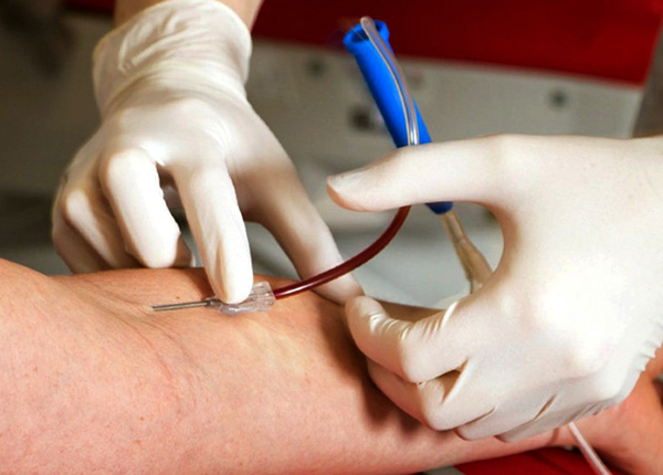 Процесс взятия крови