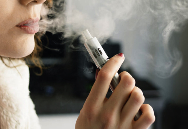 Курение электронной сигареты