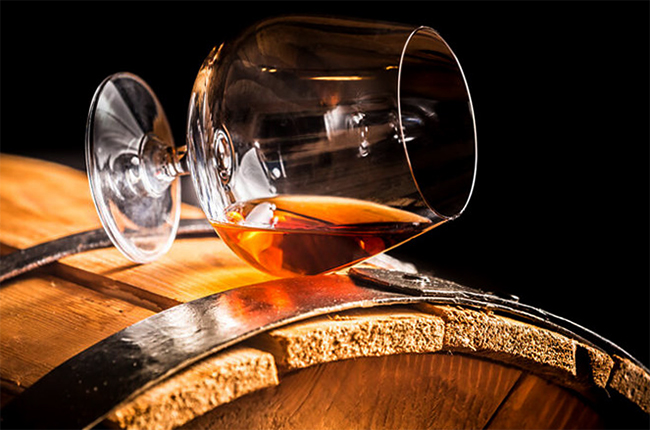 Фужер с коньяком