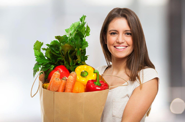 Женщина с продуктами