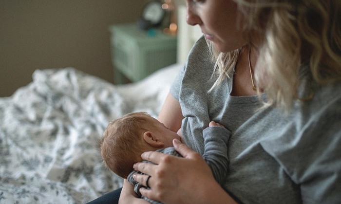 Кормящая женщина