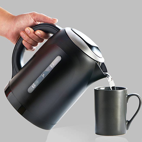 Кипяченая вода из чайника