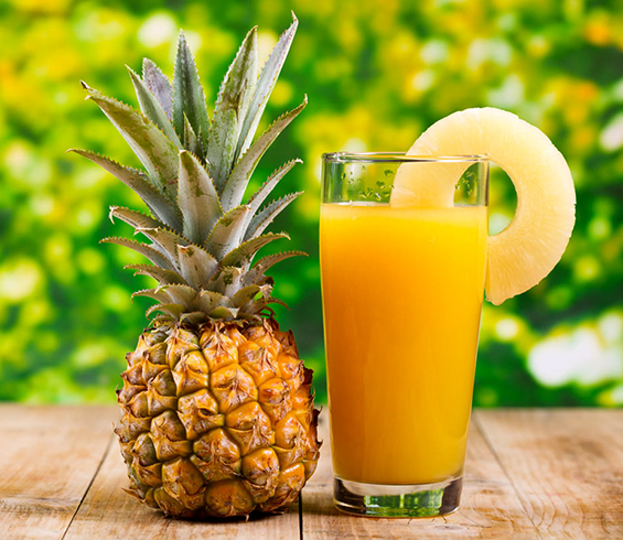 Свежий ананасовый сок