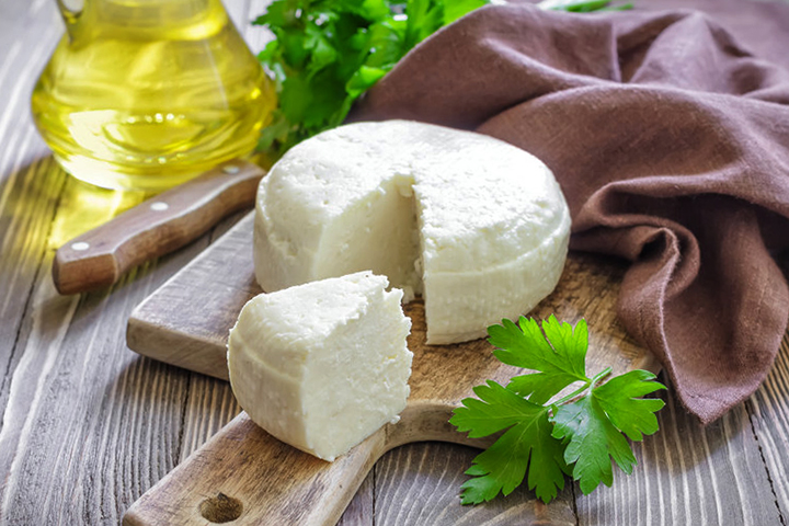 Круглый адыгейский сыр