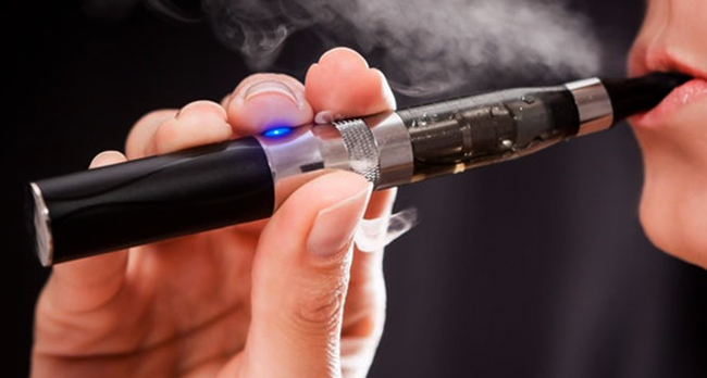 Курение электронной сигареты