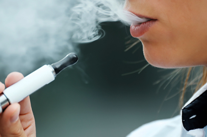 Курение вейпа