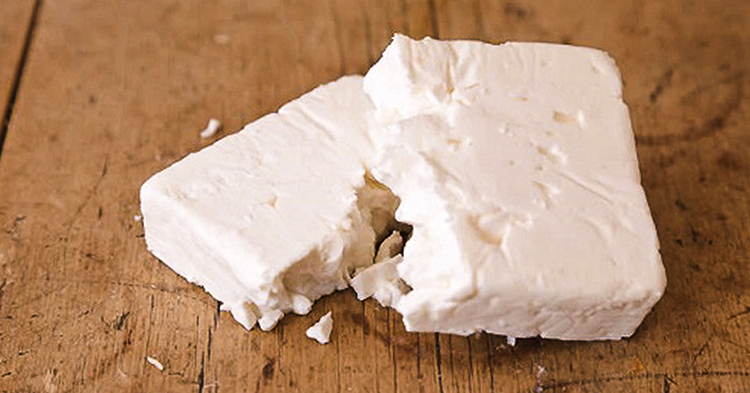 Куски брынзы