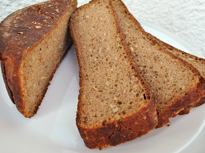 Куски свежего хлеба