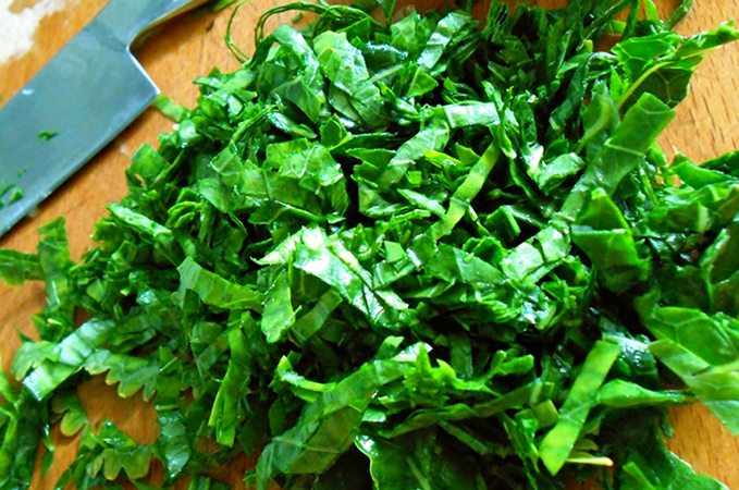 Нарезанные листья хрена