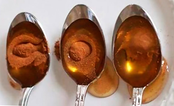 Ложки с медом и корицей