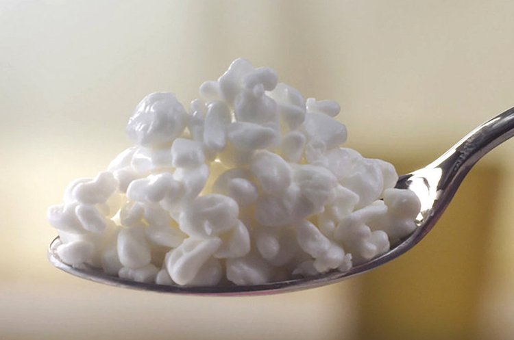 Ложка зерненого творога