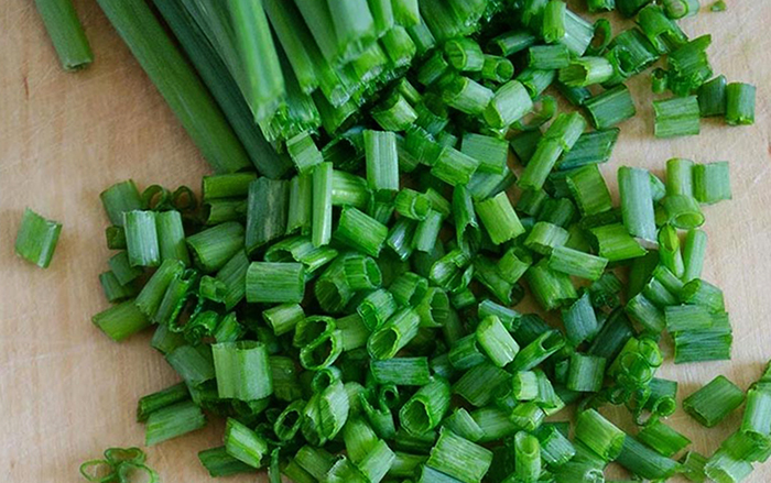 Мелко нарезанный лук