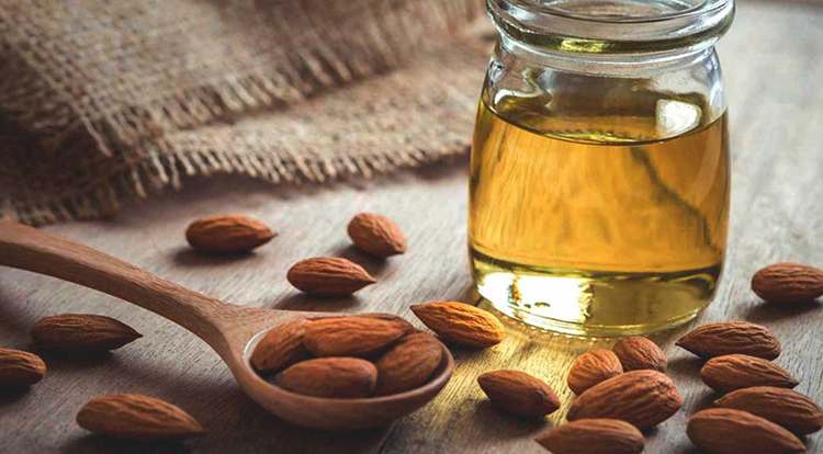 Свежее миндальное масло