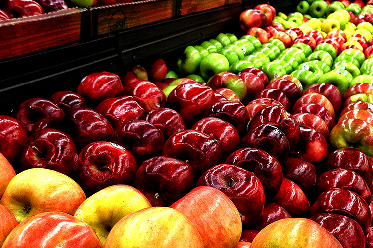 Много яблок