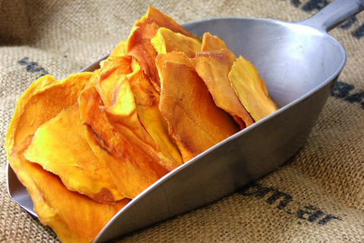 Много сушеного манго