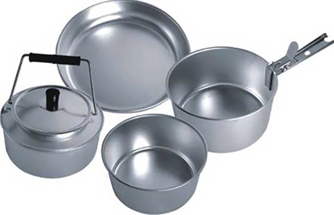 Много посуды из алюминия