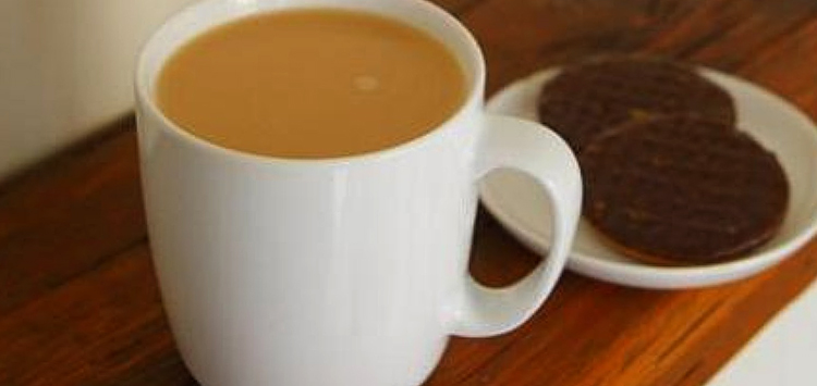 Чай из молока и печенье