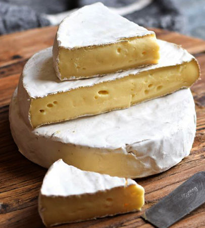 Нарезанный бри