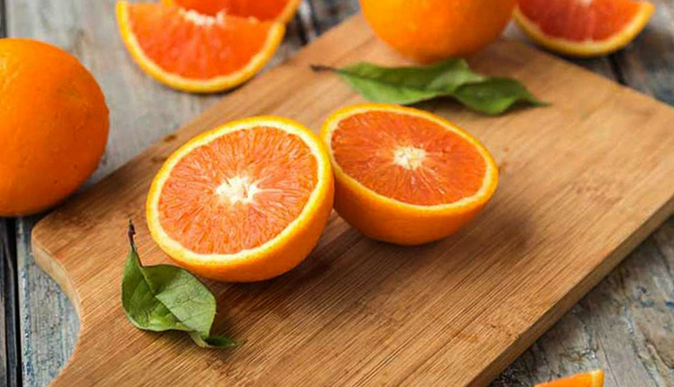 Свежие апельсины