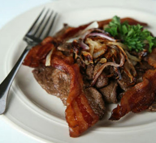 Тарелка с печенью индейки