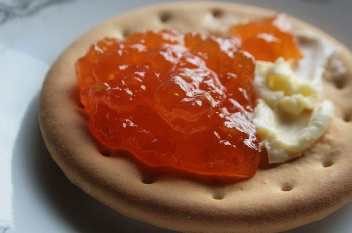 Печенье с вареньем из морошки