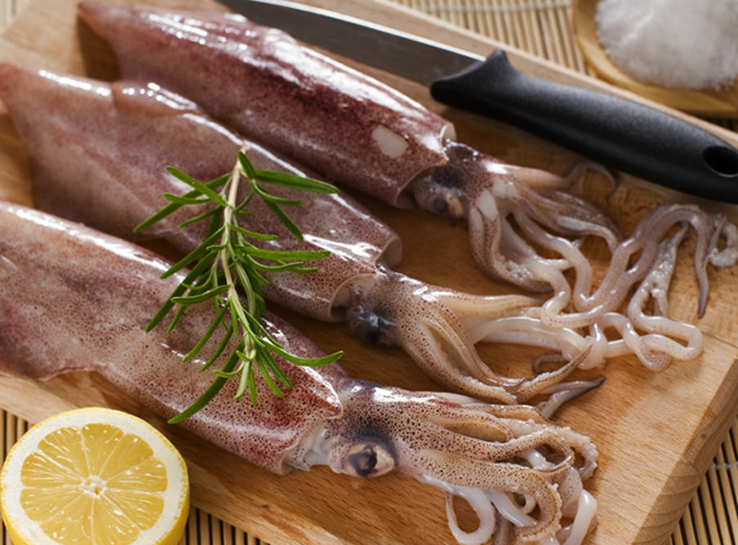 Перед приготовление кальмаров