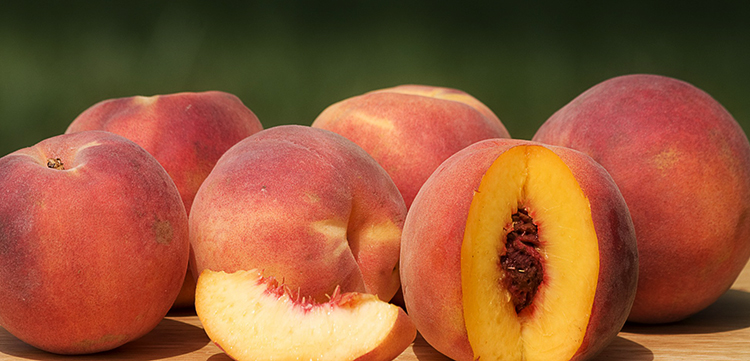 Свежие персики