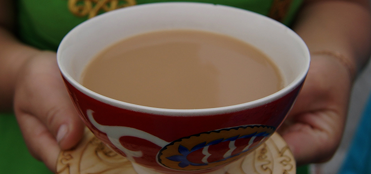 Подача калмыцкого чая