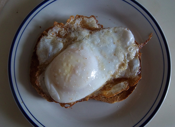 Приготовленное яйцо гуся