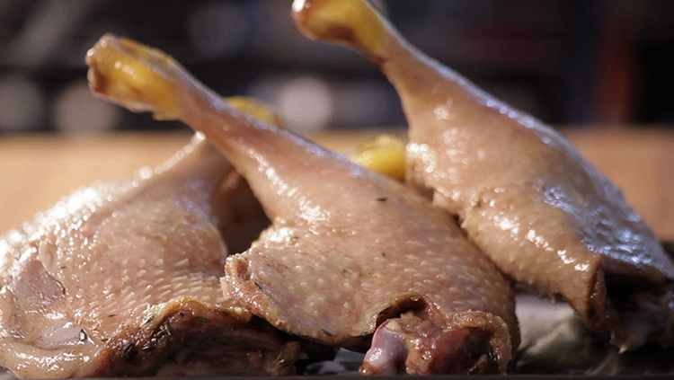 Приготовленное мясо утки