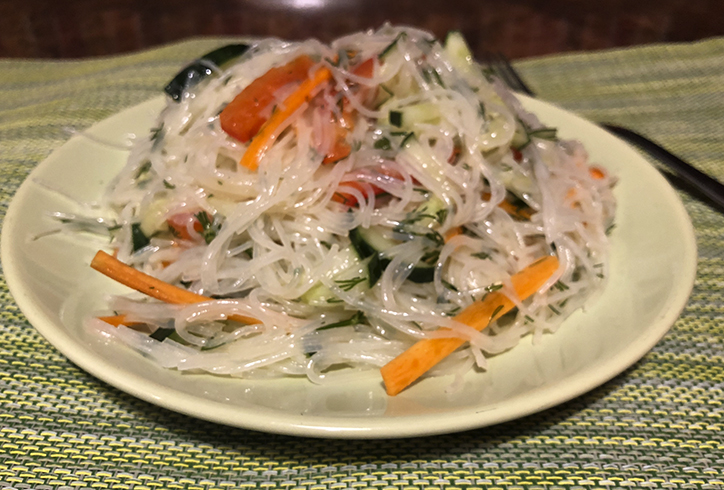 Свежий салат с фунчозой