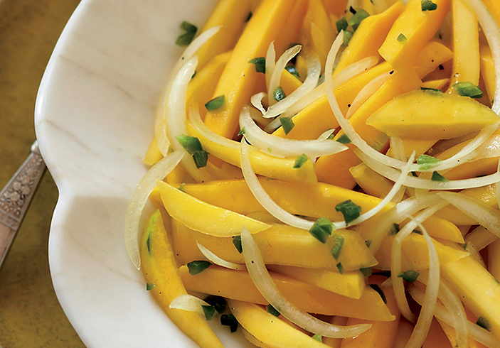 Салат с манго