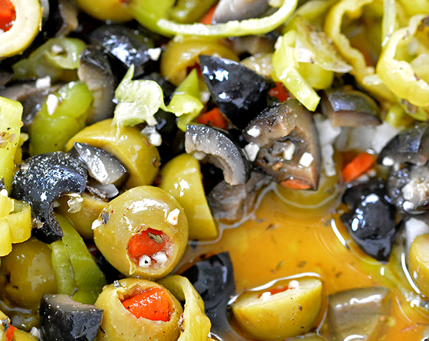 Салат с оливками