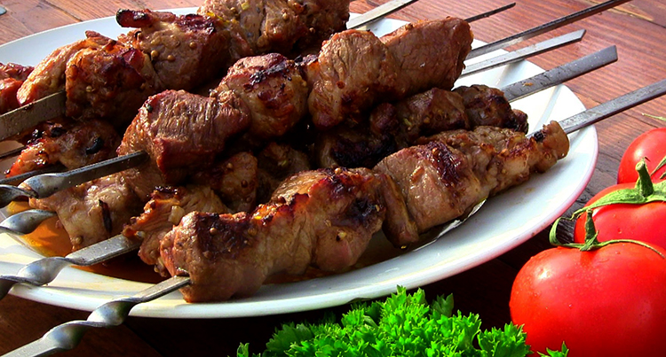 Шашлык и помидоры