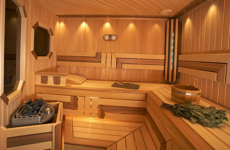 Внутри современной бани