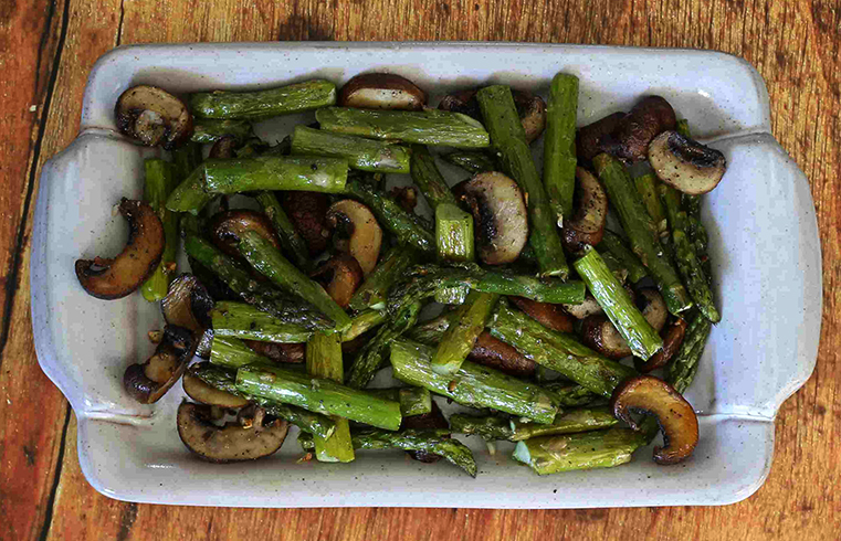 Спаржа с грибами