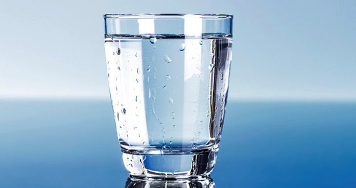 Стакан дистиллированной воды