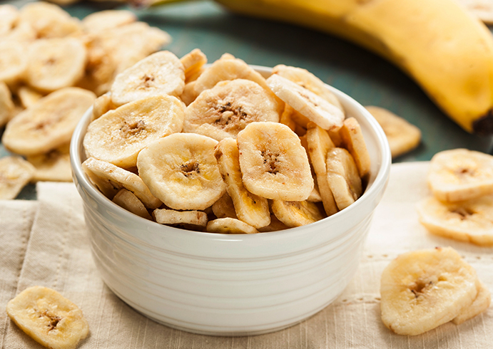 Свежие банановые чипсы