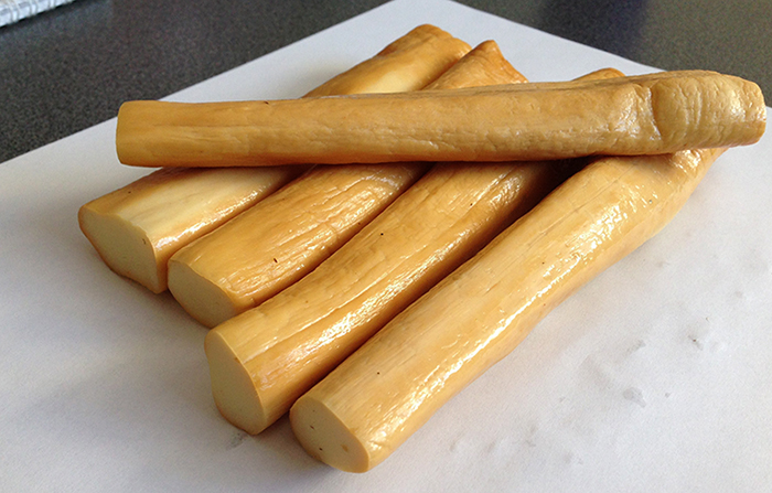 Много копченного сыра