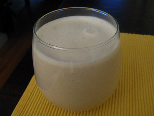 Стакан кунжутного молока